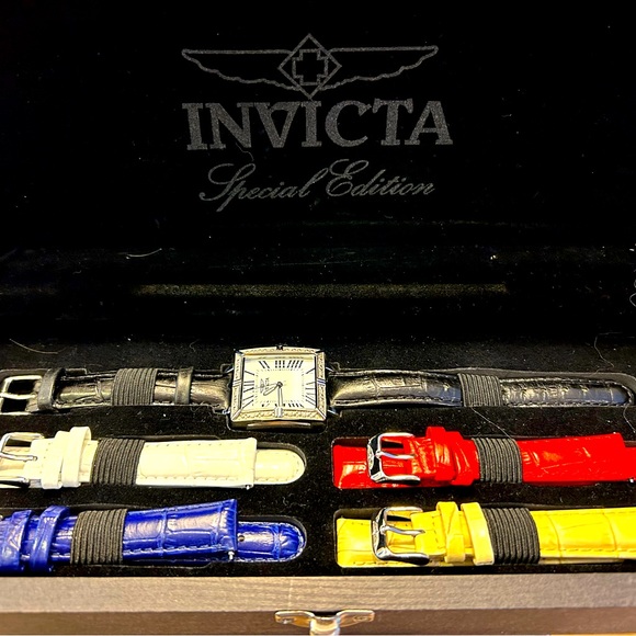 Invicta Women’s Interchangeable Leather Straps Watch - GREAT GIFT - Picture 1 of 6